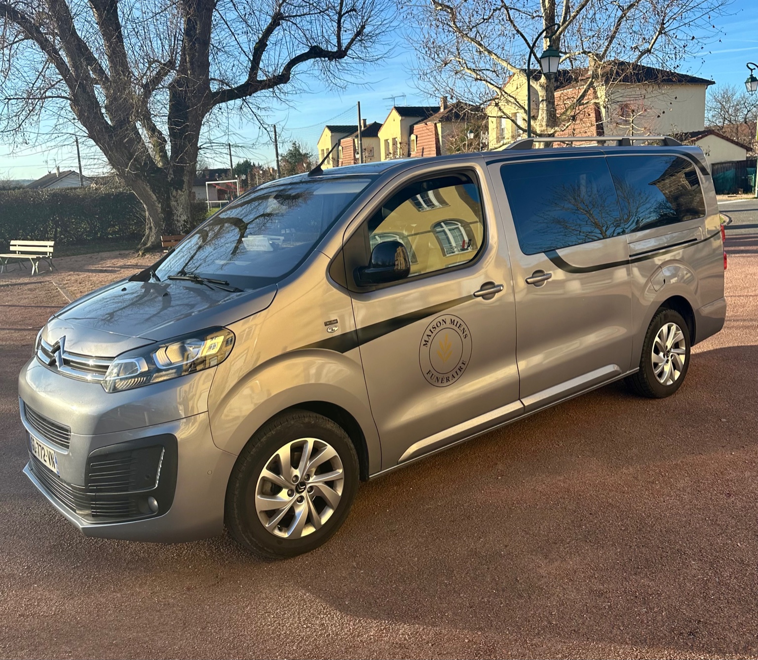 Véhicule — vue 3/4